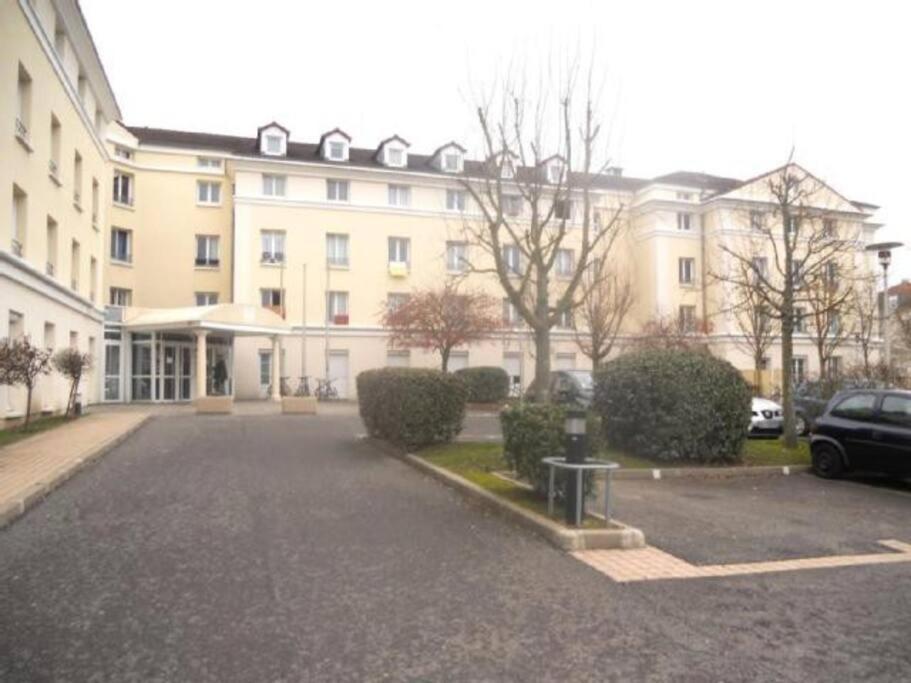 Cosy Flat * Bussy-Saint-Georges